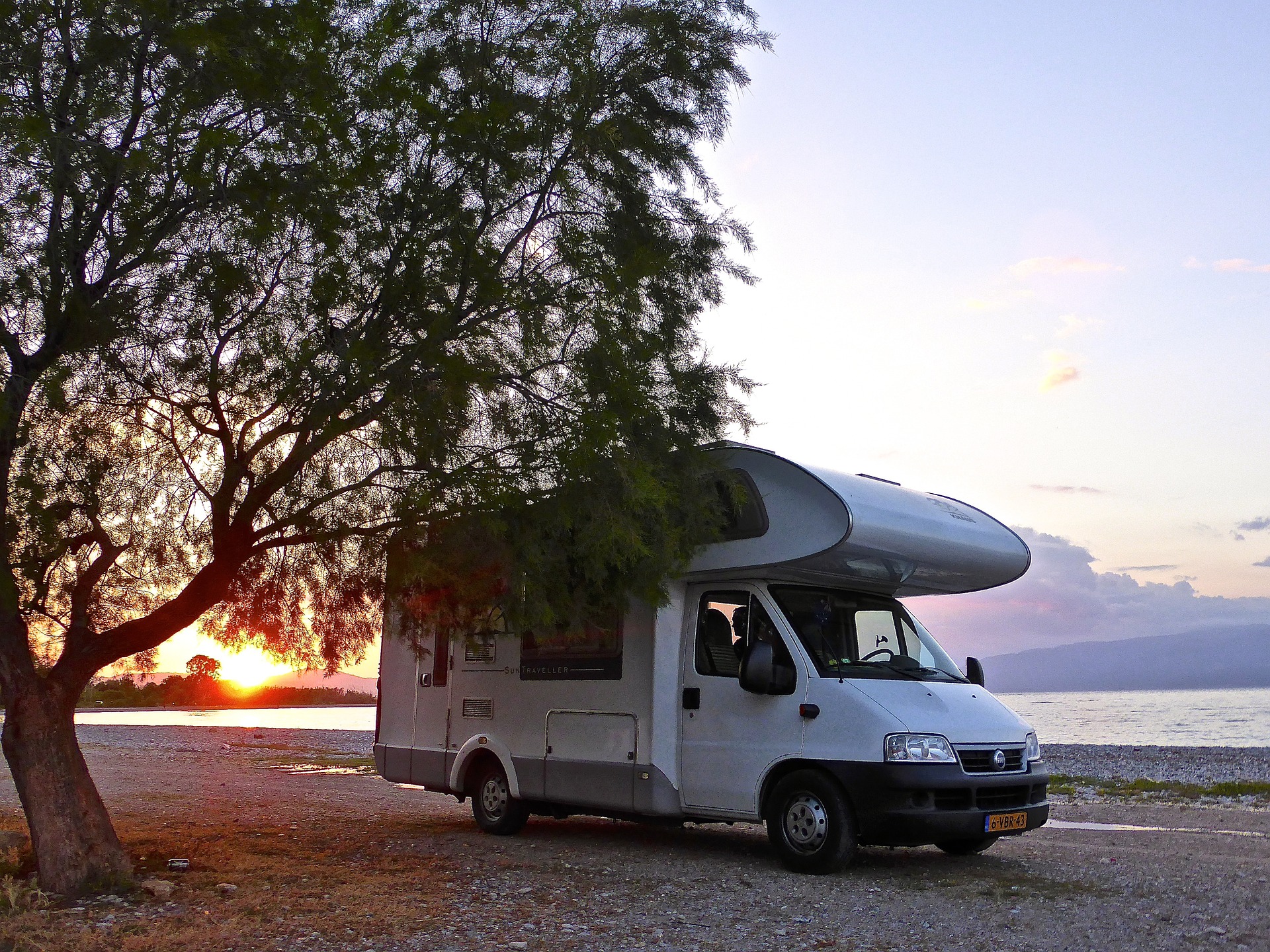 Choosing the Right Set-Up can be a confusing and overwhelming task. If you're at the beginning of your research phase this post should help you to define your options and lead you to the things you need to consider. Motorhome