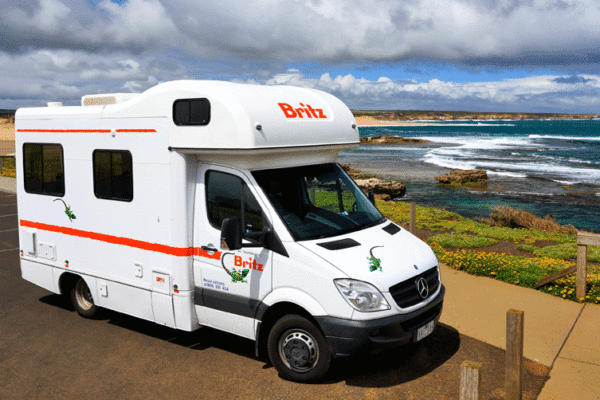 The Right Set Up for your Road Trip Around Australia - Which would suit you and your travel style best? A caravan, campervan, motorhome, rooftop tent or... should you just stay in hotels?