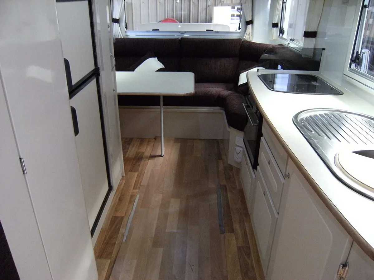 Travelhome Macqurie 23ft Fifth Wheel interior rear