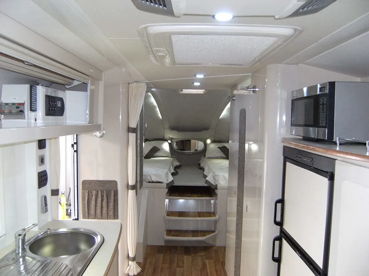 Travelhome Macquarie 23ft Fifth Wheel interior front