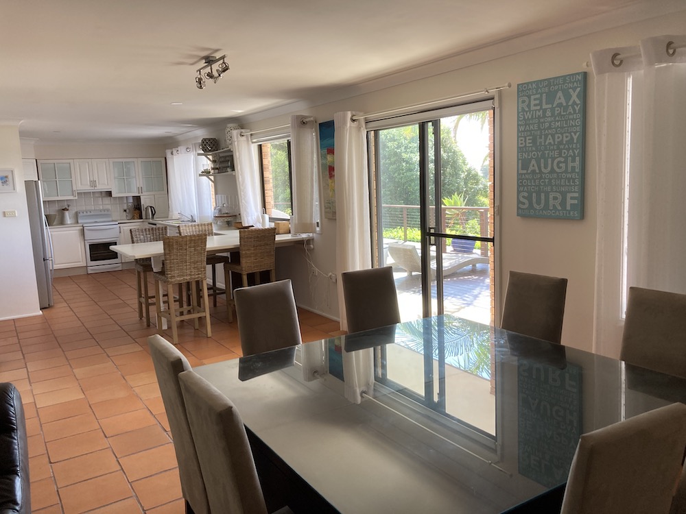 Dining room and large kitchen in a holiday home / AirBnB
